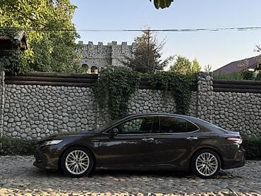 byd e2 2023: Toyota Camry: 2017 г., 2.5 л, Автомат, Гибрид, Седан — 4