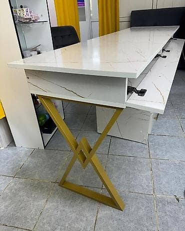стол для визажистов: Продаются Стол рабочий/маникюрный с мраморным эффектом и золотистыми — 6