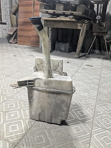 Автокосметика: Бачок Toyota Б/у — 1