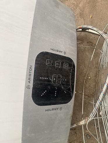 тена: Накопительный водонагреватель Объем бака: 100 л, Ariston, Электрический, Панель управления — 3