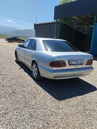 Унаа: Mercedes-Benz E-Class: 2001 г., 2.7 л, Кол менен иштөөчү, Дизель, Седан — 5