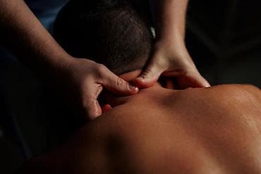 Массаж | Лечебный массаж | Холка на шее | Консультация