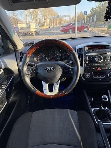 автомобиль кия: Kia Ceed: 2012 г., 1.6 л, Механика, Бензин, Хэтчбэк — 3