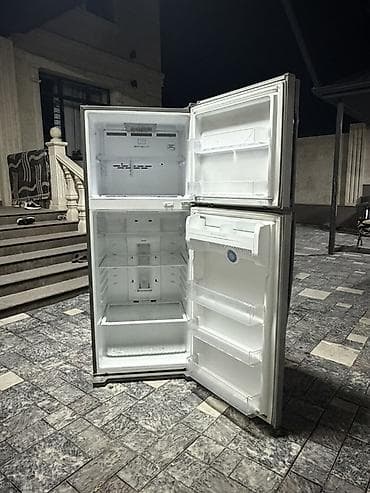 Холодильник LG, двухкамерный, с верхней морозильной камерой. Корпус — — 2