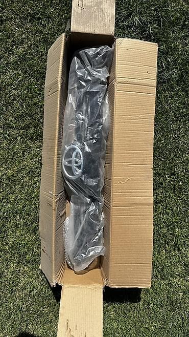 lend cruizer: Решетка радиатора Toyota Оригинал — 2