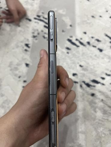 голы три: Poco F4 GT, цвет - Желтый — 4