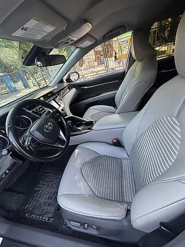chrysler 300c: Toyota Camry: 2020 г., 2.5 л, Вариатор, Гибрид, Седан — 7