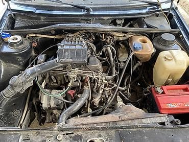 Унаа: Volkswagen Golf: 1990 г., 1.8 л, Кол менен иштөөчү, Бензин, Хетчбек — 2