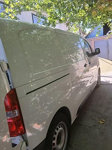 Грузовой фургон Toyota ProAce (белый) - Кузов: цельнометаллический — 4