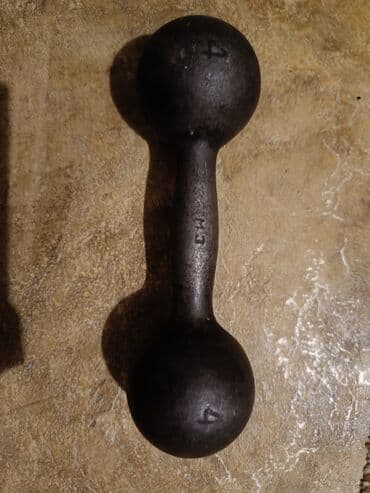 настольные теннисные ракетки: Продаю гантели по 4 кг каждая. Сделано в СССР. Обе за 2000 с — 2