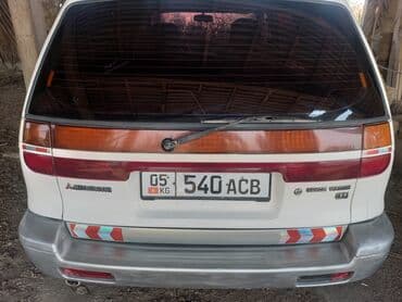 доставка аккумулятора бишкек: Просторный минивэн белого цвета с рейлингами на крыше — 10