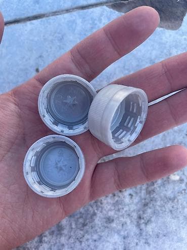 Продаю крышки для бутылки 
3000 штук есть