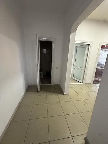 аренда помещений асанбай: Аренда офисов, 180 м², В жилом комплексе, С отдельной кухней, С отдельным входом, С отдельным сан узлом — 4