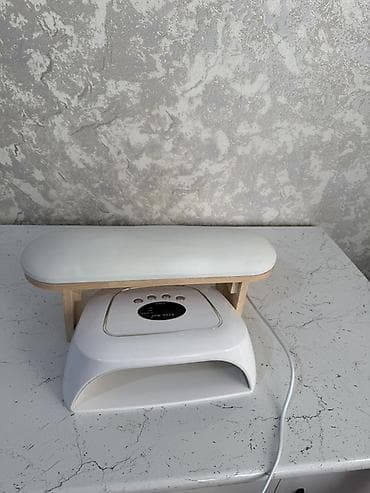 эргономичный стол: UV/LED лампа для маникюра с подставкой-подлокотником Комплект: - — 1