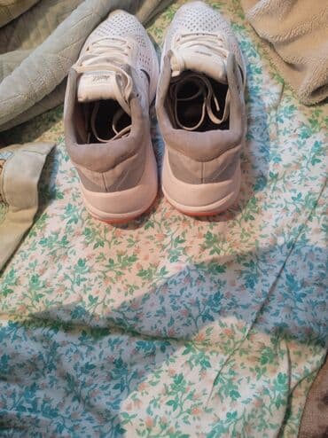 свадебные платья в бишкеке цены на прокат: Кроссовки Nike 1) Белые тренировочные кроссовки Nike: - Верх — 35