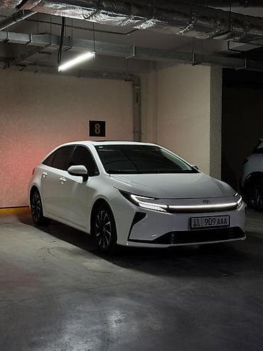 byd e9: Toyota Corolla: 2026 г., 1.8 л, Автомат, Бензин, Седан — 6