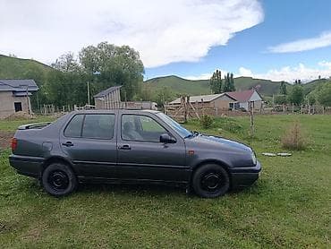 subaru forester sh: Volkswagen Vento: 1994 г., Седан — 4