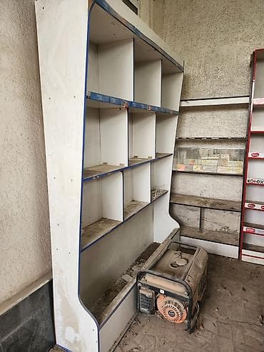 бу стелаж: Торговое оборудование для магазина Комплект витрин и стоек для — 1