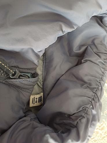 Верхняя одежда: Детские пуховые куртки UNIQLO, размер 9–10 лет (рост примерно 135–145 — 2