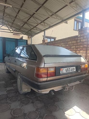 Audi 100: 1987 г., 1.8 л, Механика, Бензин, Хэтчбэк — 4