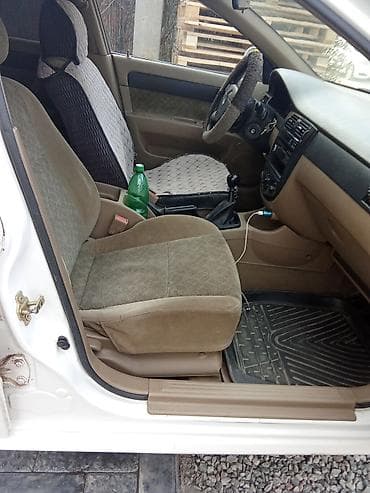 Транспорт: Chevrolet Lacetti: 2004 г., 1.5 л, Ручные, Бензин, Седан — 7
