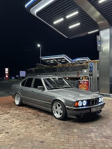 lexsus is: BMW 5 series: 1991 г., 3 л, Механика, Бензин, Седан — 6