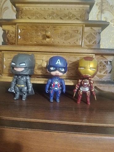 Спорт жана эс алуу: Набор из 3 коллекционных мини-фигурок супергероев: - Бэтмен в сером — 1