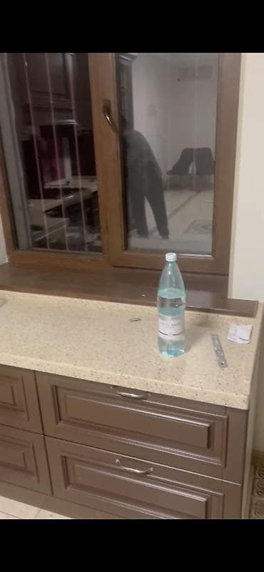 Классический кухонный гарнитур в кофейно-шоколадном цвете. Состав и