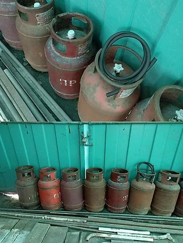 баллоны для воды: 27литров вентильные 2500.старый1800.крашеный 2500.лягушка отдельно — 3