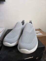 женские слипоны больших размеров: Легкие кроссовки-слипоны серого цвета, без шнурков, удобно надевать и — 1