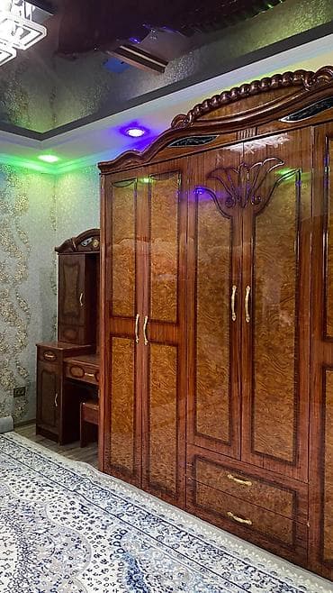 детский парта стол стулья: Спальный гарнитур в классическом стиле из массива/шпона с глянцевой — 3