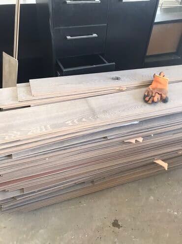 ламинаты для пола: Ламинат/инженерная доска, цвет серый дуб (натуральный древесный — 1