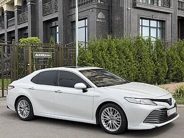 таёт: Toyota Camry: 2018 г., 2.5 л, Вариатор, Гибрид, Седан — 3
