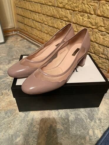 фирменная обувь из италии: Туфли женские бежево-розового оттенка с лаковой отделкой и прозрачными — 1