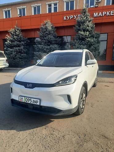 электромобиль станции зарядки: Основные характеристики: - Кузов: компактный 5‑дверный кроссовер — 1