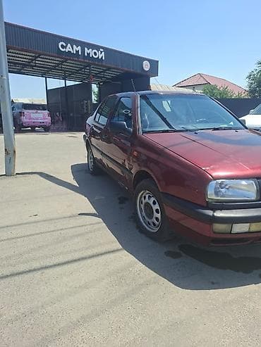 вента бампер: Volkswagen Vento: 1995 г., Седан — 1