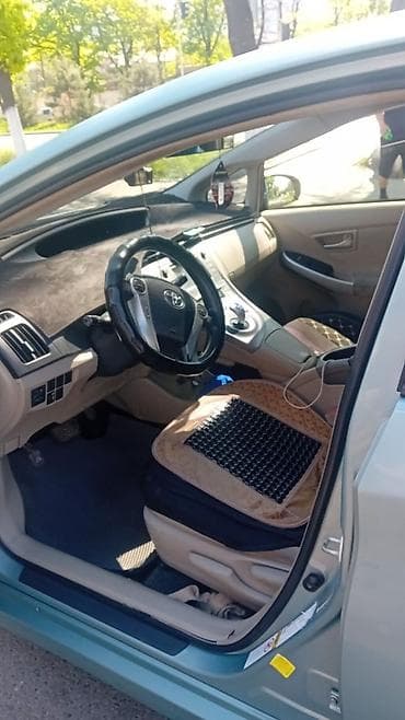 селика: Toyota Prius: 2015 г., 1.8 л, Робот, Гибрид, Хэтчбэк — 4