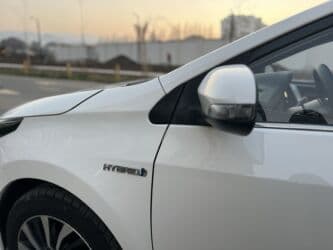 купить авто без посредников от хозяина недорого: Toyota Corolla: 2019 г., 1.8 л, Робот, Гибрид, Седан — 11