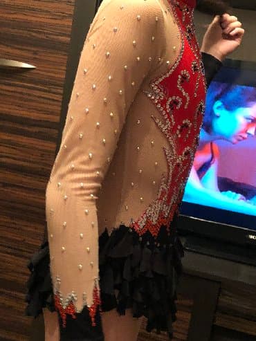 купальник для художественной: Продается купальник для художественной гимнастики. Б/у. Носили — 3