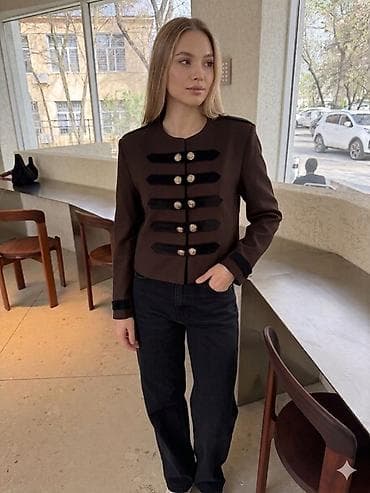 куртки военный: Женский укороченный жакет в милитари-стиле - Фасон: прямой кроп-жакет — 4