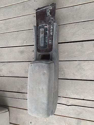 Toyota Aristo 147 / Lexus GS300 Подлокотник с панелью КПП, Тойота