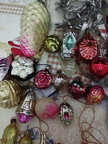 куплю елочные игрушки: Продаю новогодние игрушки. - Красные глянцевые шарики разных размеров — 4