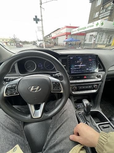 универса: Hyundai Sonata: 2018 г., 2 л, Автомат, Газ, Седан — 5