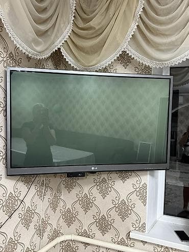 led: Телевизор LG, диагональ около 40–42". Плоская панель с тонкой рамкой — 2