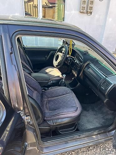 автомобиль венто: Volkswagen Vento: 1992 г., 2 л, Ручные, Седан — 8