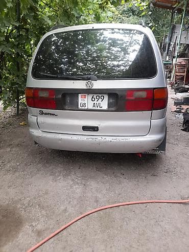 Унаа сатуу: Volkswagen Sharan: 1996 г., 2 л, Кол менен иштөөчү, Бензин, Вэн/Минивэн — 2