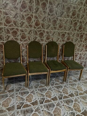 Продам 4 советских стула Нужна мелкая рестоврация на 2 х стульях