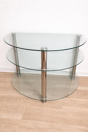 ПРОДАЮ стеклянную полку
Полукруглая 0,8х0,5