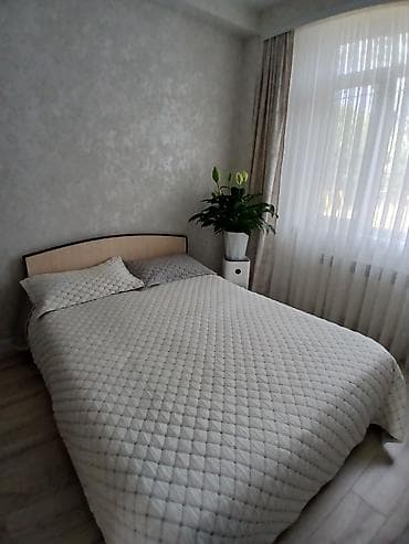 Двуспальная кровать, Б/у, С матрасом, длина - 200 см