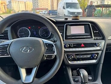 приборка: Hyundai Sonata: 2019 г., 2 л, Автомат, Газ, Седан — 3